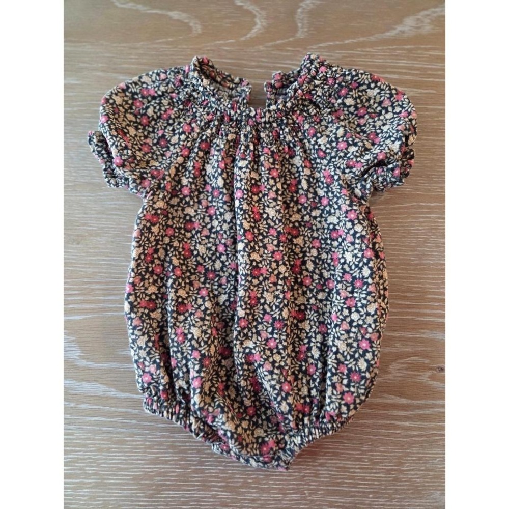 Old navy romper 6-12 mos